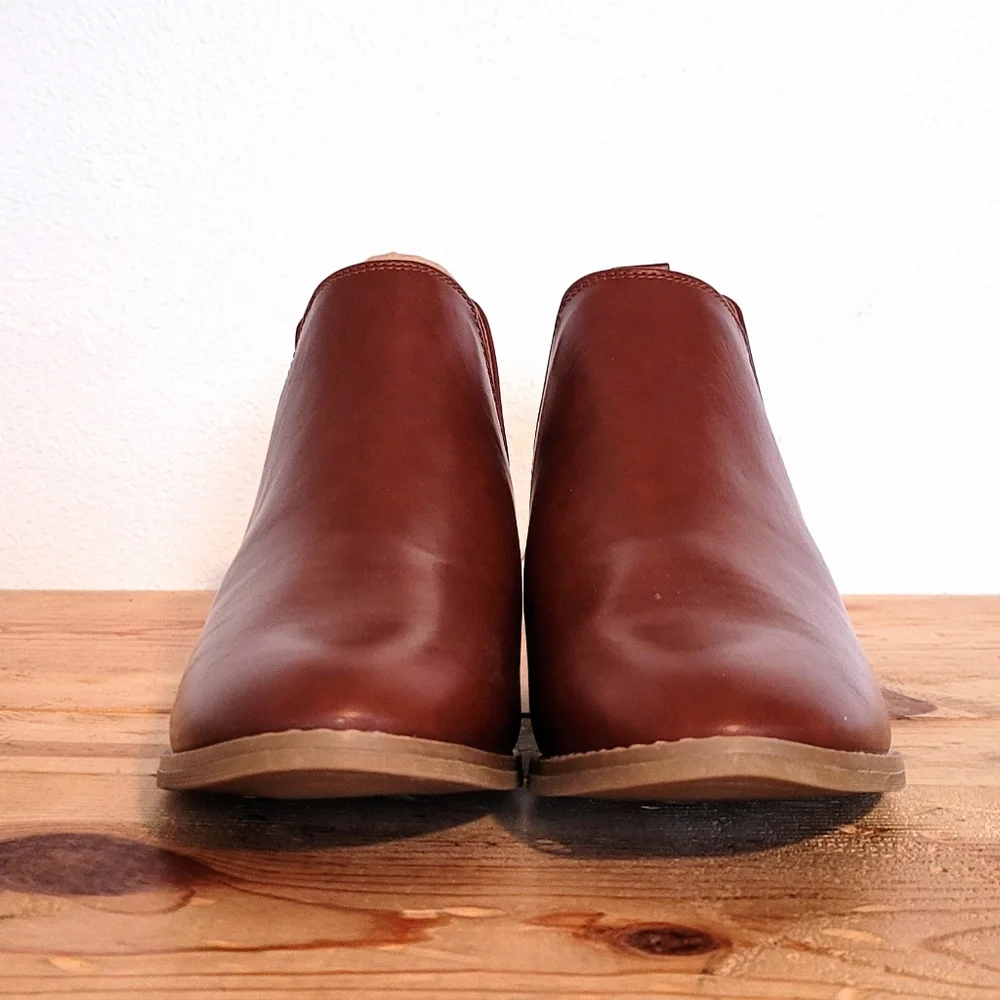 Universal Thread Nora dark cognac ankle booties brown NEW Size 6.5 - Picture 2 of 7